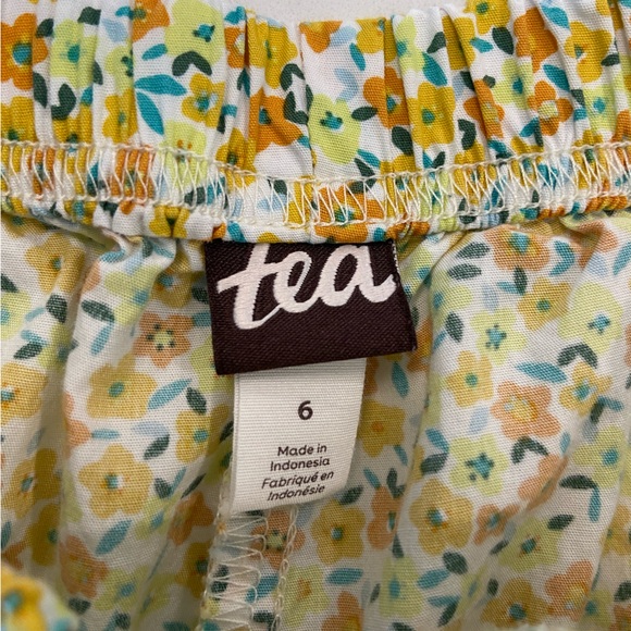 Tea Collection pull on shorts with pockets - Picture 3 of 5